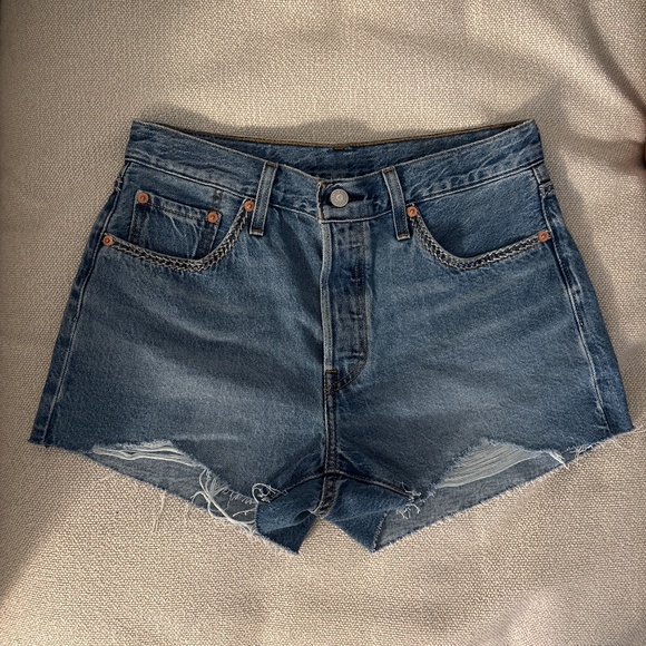 Levi’s 501 Denim Shorts - Womens Size 29 - Picture 1 of 5